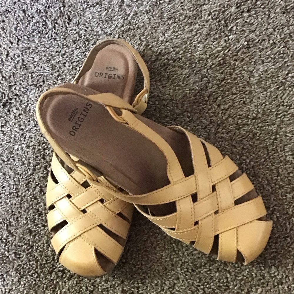 Women’s Yellow Mustard  Earth Origins Sandals size 8N